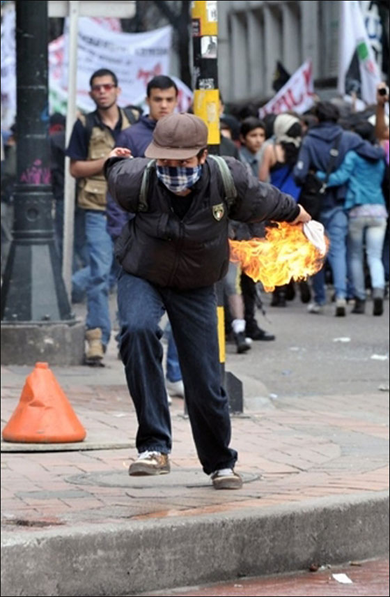 مسلسلات اون لاين ينقل لكم صور لعمال العالم يتظاهرون بذكرى الاول من ايار   صورة رقم 40