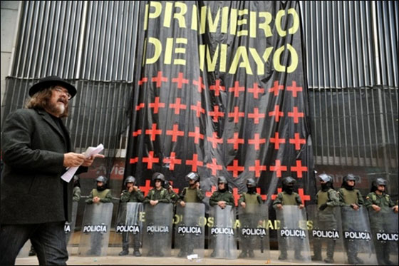 مسلسلات اون لاين ينقل لكم صور لعمال العالم يتظاهرون بذكرى الاول من ايار   صورة رقم 70