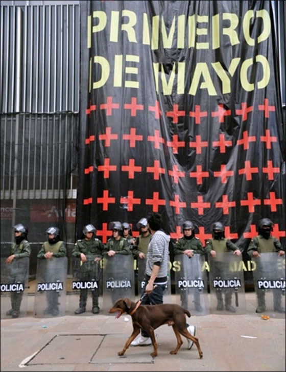 مسلسلات اون لاين ينقل لكم صور لعمال العالم يتظاهرون بذكرى الاول من ايار   صورة رقم 50