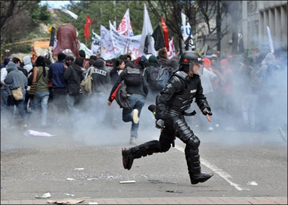 مسلسلات اون لاين ينقل لكم صور لعمال العالم يتظاهرون بذكرى الاول من ايار   صورة رقم 66