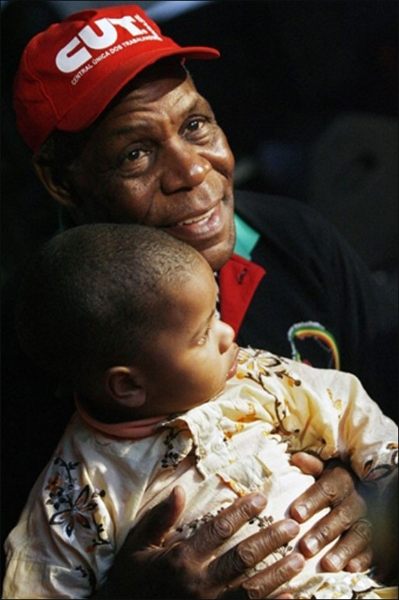 مسلسلات اون لاين ينقل لكم صور لعمال العالم يتظاهرون بذكرى الاول من ايار   صورة رقم 48