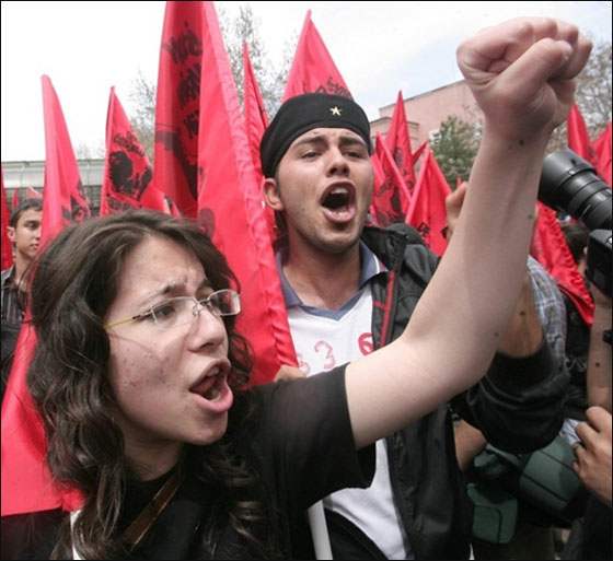 مسلسلات اون لاين ينقل لكم صور لعمال العالم يتظاهرون بذكرى الاول من ايار   صورة رقم 55