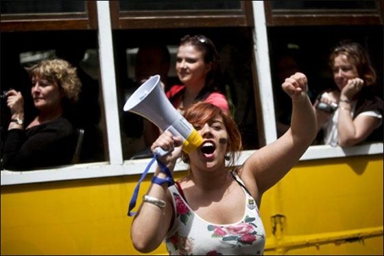 مسلسلات اون لاين ينقل لكم صور لعمال العالم يتظاهرون بذكرى الاول من ايار   صورة رقم 68