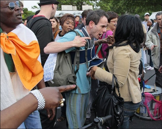 مسلسلات اون لاين ينقل لكم صور لعمال العالم يتظاهرون بذكرى الاول من ايار   صورة رقم 54