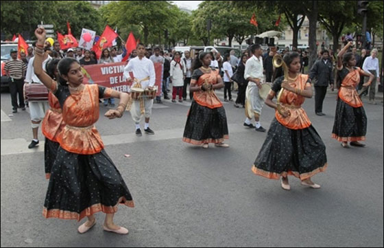 مسلسلات اون لاين ينقل لكم صور لعمال العالم يتظاهرون بذكرى الاول من ايار   صورة رقم 63