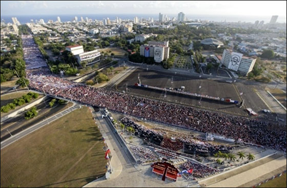 مسلسلات اون لاين ينقل لكم صور لعمال العالم يتظاهرون بذكرى الاول من ايار   صورة رقم 76
