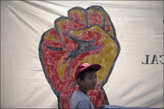 مسلسلات اون لاين ينقل لكم صور لعمال العالم يتظاهرون بذكرى الاول من ايار   صورة رقم 52