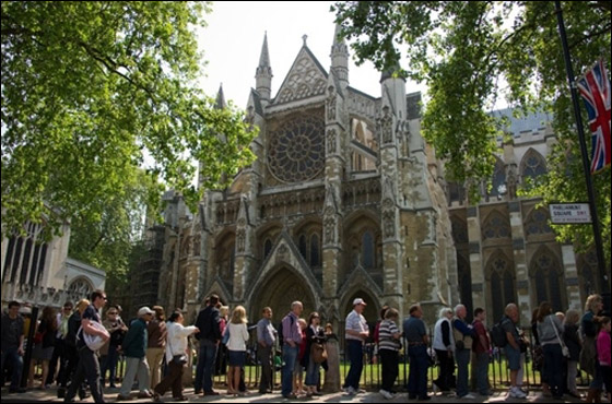 الأمير وليام وكايت يؤجلان شهر عسلهما لأسباب أمنية!         صورة رقم 12