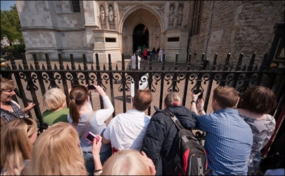 الأمير وليام وكايت يؤجلان شهر عسلهما لأسباب أمنية!         صورة رقم 14