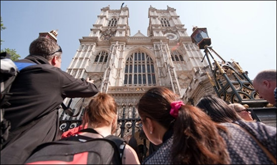 الأمير وليام وكايت يؤجلان شهر عسلهما لأسباب أمنية!         صورة رقم 11