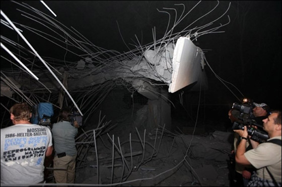 تشييع جثمان نجل القذافي الأصغر واحفاده الثلاثة اليوم!!  صورة رقم 17