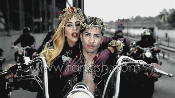 غاغا بفستان شفاف ولاصقة على صدرها وكعب ضخم!  صورة رقم 12