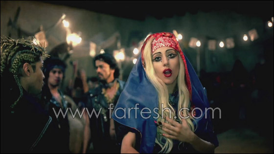 غاغا بفستان شفاف ولاصقة على صدرها وكعب ضخم!  صورة رقم 18