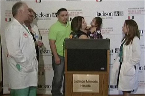 شفاء رضيعة من مرض خلقي نادر بعد عملية زراعة 7 اعضاء!!  صورة رقم 6