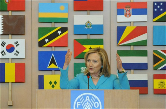 هيلاري كلينتون: لا نزال نؤمن بمستقبل للنظام الحاكم بقيادة الأسد! صورة رقم 9