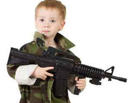 تاجر اسلحة يبلغ من العمر 8 اعوام!! صورة رقم 1