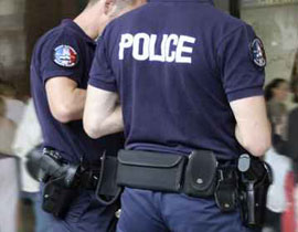 اقالة شرطي من منصبه لممارسته النوع مع صديقته في كنيسة! صورة رقم 1