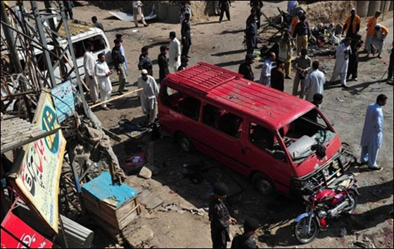 مقتل 75 باكستانيا في تفجير مزدوج نفذه تنظيم القاعدة  صورة رقم 6