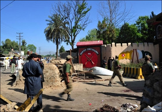 مقتل 75 باكستانيا في تفجير مزدوج نفذه تنظيم القاعدة  صورة رقم 7