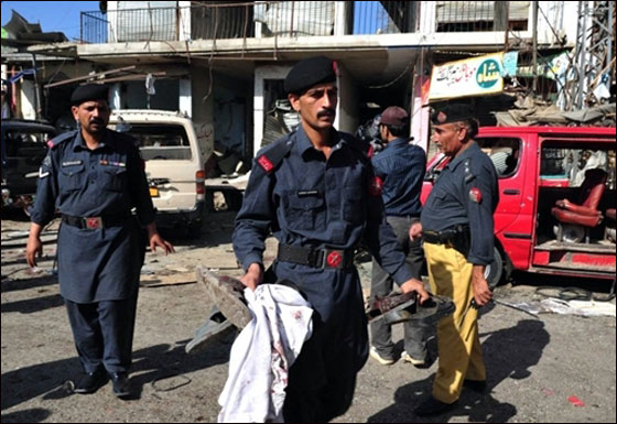 مقتل 75 باكستانيا في تفجير مزدوج نفذه تنظيم القاعدة  صورة رقم 8