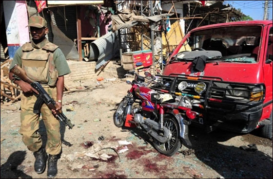 مقتل 75 باكستانيا في تفجير مزدوج نفذه تنظيم القاعدة  صورة رقم 10