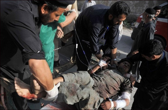 مقتل 75 باكستانيا في تفجير مزدوج نفذه تنظيم القاعدة  صورة رقم 19