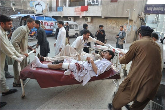 مقتل 75 باكستانيا في تفجير مزدوج نفذه تنظيم القاعدة  صورة رقم 20