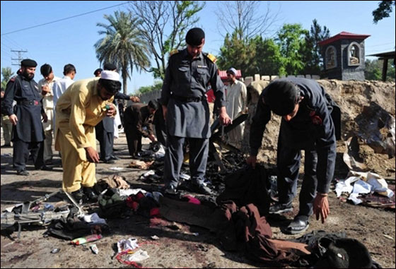 مقتل 75 باكستانيا في تفجير مزدوج نفذه تنظيم القاعدة  صورة رقم 24