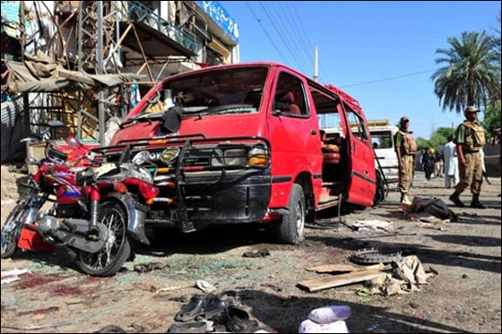 مقتل 75 باكستانيا في تفجير مزدوج نفذه تنظيم القاعدة  صورة رقم 25