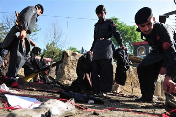 مقتل 75 باكستانيا في تفجير مزدوج نفذه تنظيم القاعدة  صورة رقم 26