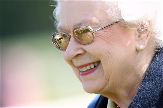 الملكة اليزابيث اطول ملوك بريطانيا جلوسا على العرش بعد الملكة فيكتوريا  صورة رقم 4