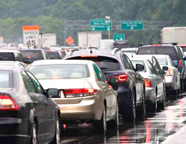 اب شل حركة السير امام 4 ملايين شخص لمدة ساعتين من اجل اولاده صورة رقم 1