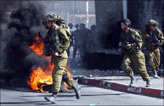 فلسطينيون يدشنون انتفاضة ثالثة ومصر تعزل سيناء لمنع يوم الزحف صورة رقم 12