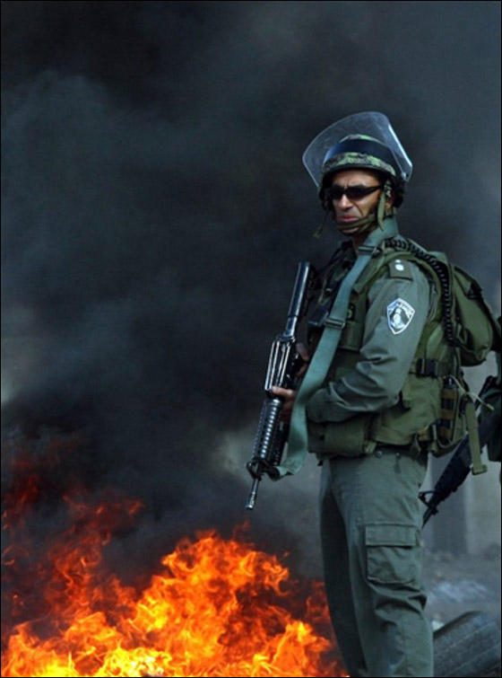 فلسطينيون يدشنون انتفاضة ثالثة ومصر تعزل سيناء لمنع يوم الزحف صورة رقم 9