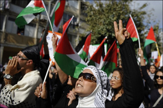 فلسطينيون يدشنون انتفاضة ثالثة ومصر تعزل سيناء لمنع يوم الزحف صورة رقم 7