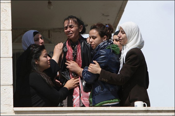 فلسطينيون يدشنون انتفاضة ثالثة ومصر تعزل سيناء لمنع يوم الزحف صورة رقم 10