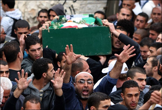 فلسطينيون يدشنون انتفاضة ثالثة ومصر تعزل سيناء لمنع يوم الزحف صورة رقم 16