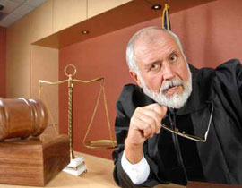 سعودية لم تتمالك نفسها.. صفعت زوجها في المحكمة امام الحاضرين صورة رقم 1