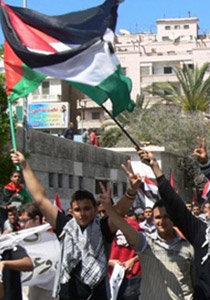 مقتل 15 واصابة اكثر من 125 بنيران الجيش الاسرائيلي  صورة رقم 1