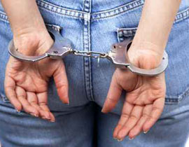 سعودية تبصق على المتسوقين.. بسبب كرهها للامريكيين! صورة رقم 1