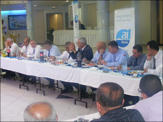 مدير عام ai Bank داني جيتر في لقاء مع زبائن البنك في عبلين صورة رقم 2