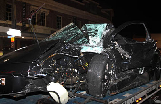  استعار سيارة اللامبورغيني من صديقه وحطمها في حادث  صورة رقم 2