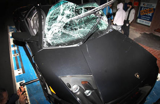  استعار سيارة اللامبورغيني من صديقه وحطمها في حادث  صورة رقم 4