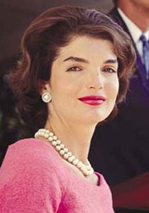 سيدة فرنسية تشتري رسائل حب لجاكلين كينيدي مقابل 140 الف دولار صورة رقم 1