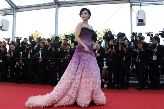بالصور.. مسلسلات اون لاين ينقل لكم أزياء النجمات العالميات في مهرجان كان! صورة رقم 27