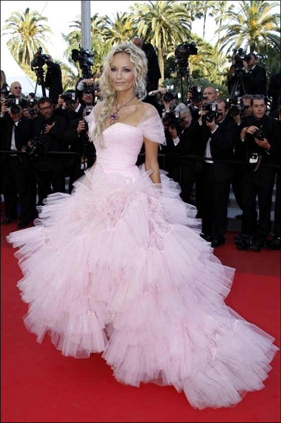 بالصور.. مسلسلات اون لاين ينقل لكم أزياء النجمات العالميات في مهرجان كان! صورة رقم 92