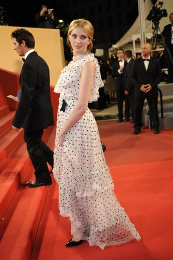 بالصور.. مسلسلات اون لاين ينقل لكم أزياء النجمات العالميات في مهرجان كان! صورة رقم 72