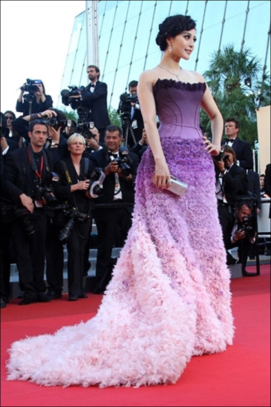 بالصور.. مسلسلات اون لاين ينقل لكم أزياء النجمات العالميات في مهرجان كان! صورة رقم 2