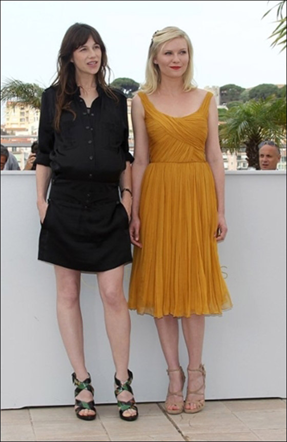 بالصور.. مسلسلات اون لاين ينقل لكم أزياء النجمات العالميات في مهرجان كان! صورة رقم 18