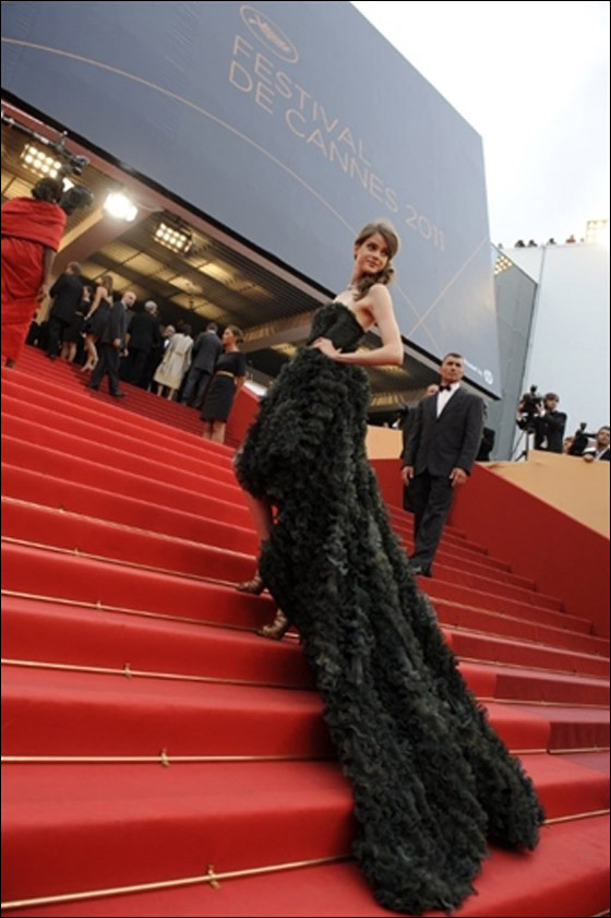 بالصور.. مسلسلات اون لاين ينقل لكم أزياء النجمات العالميات في مهرجان كان! صورة رقم 48